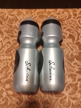 💦🚲💦 Vintage Deadstock Schwinn Slate Grey & Black Sports Water Bottle Set